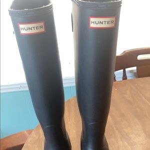Hunter Rainboots size 8 used-like new worn only a handful of times, if that.